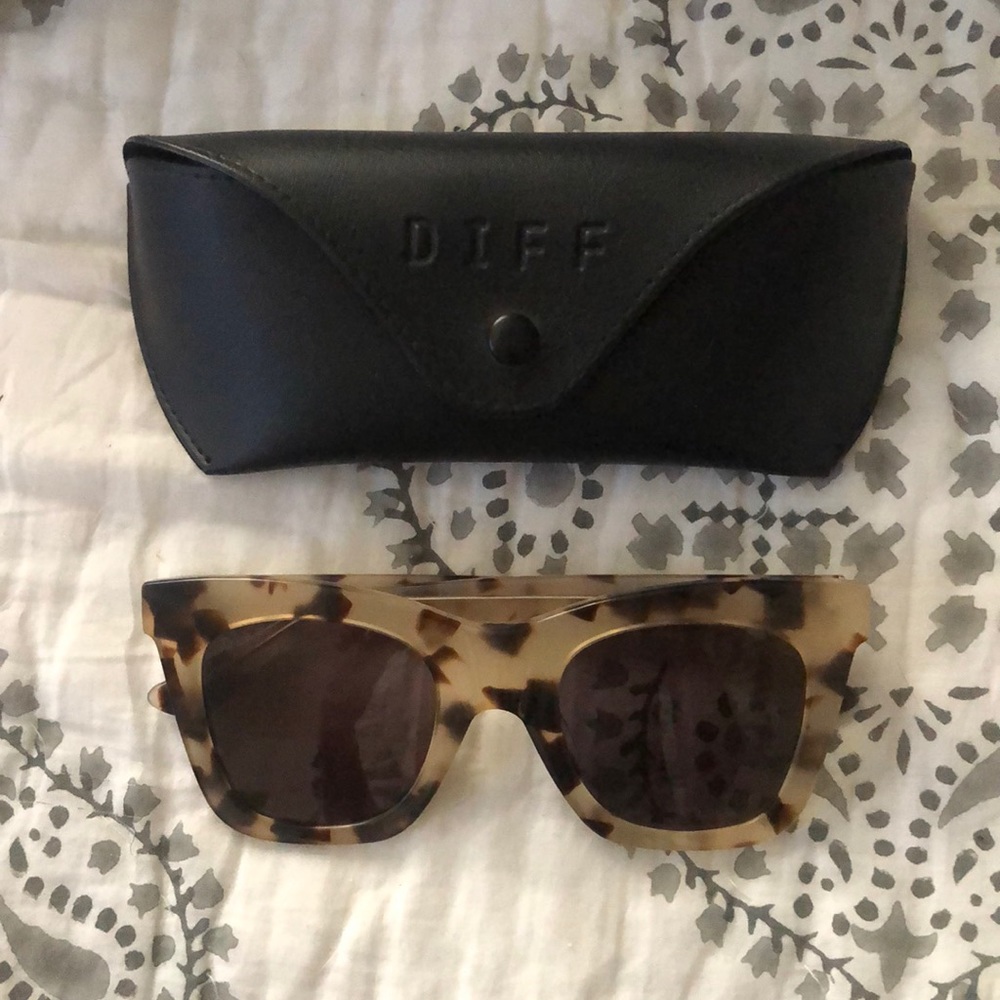 Diff eyewear Kaia cream tortoise/grey sunglasses
